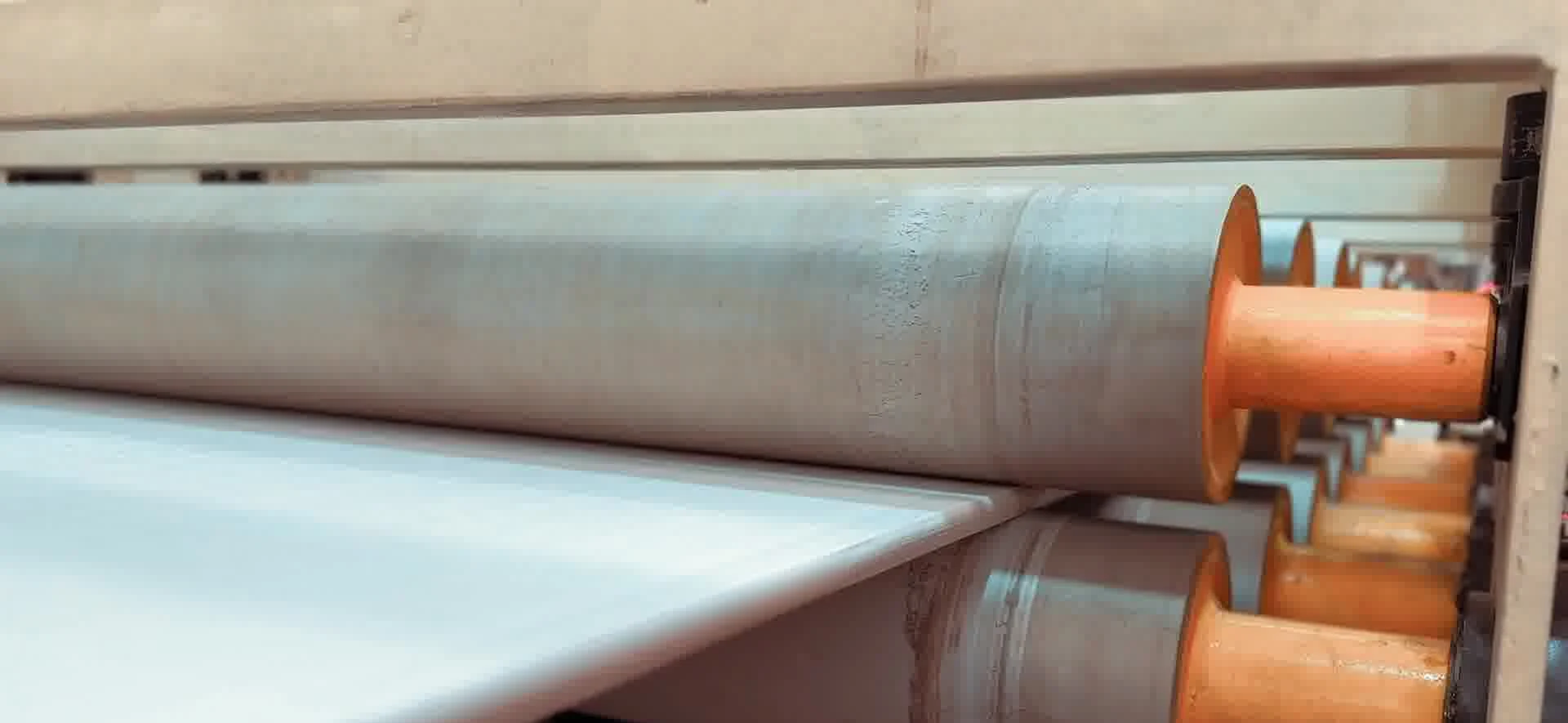Ayna Parlaklığında Brüt Beton Söküm Yüzeyi
